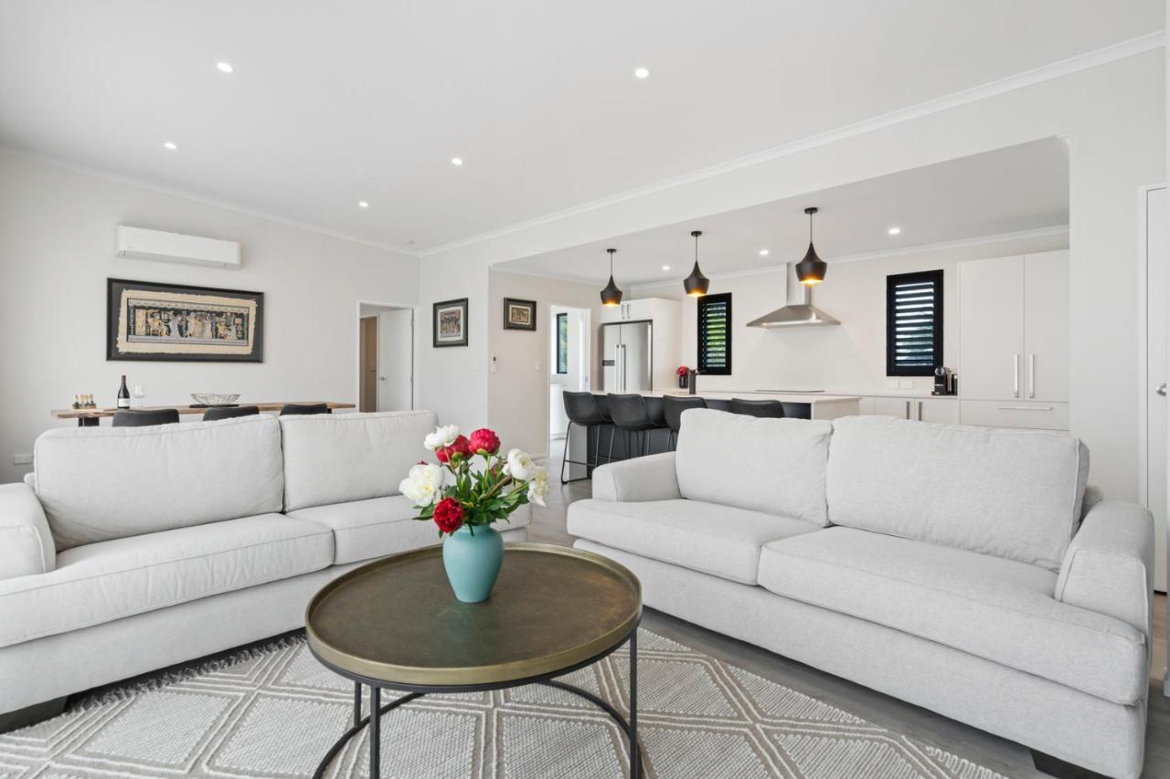 Pride Of Pinot - Martinborough Holiday Home Exteriör bild